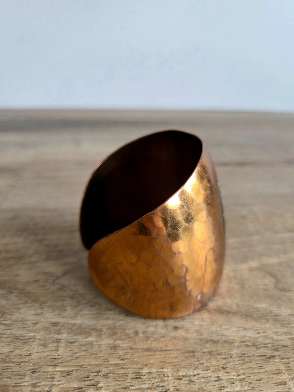 Vintage 1970s Moda Hand Made Hammered Copper Cuff Bungle Bracelet Native Tribal - Picture 3 of 9